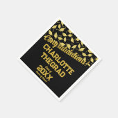 卒業おめでとうパーソナライズされたブラック金ゴールド スタンダードカクテルナプキン (角)