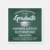 卒業おめでとうブラシ付きダークグリーンとホワイト スタンダードカクテルナプキン (正面)