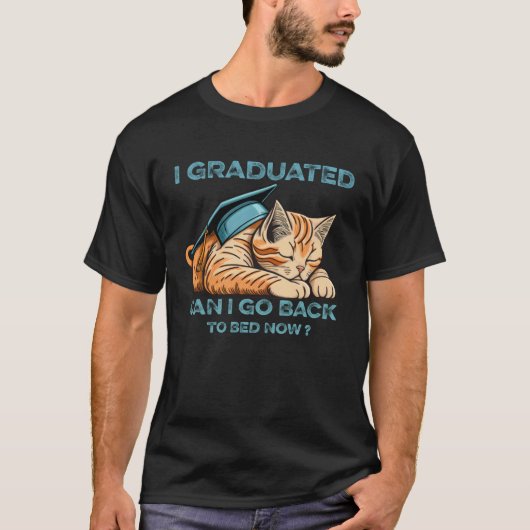 卒業おめでとう 寝ていいよね?怠け猫の卒業 Tシャツ (正面)