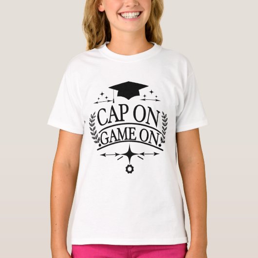 卒業おめでとうCap+On+Game+On Tシャツ (正面)