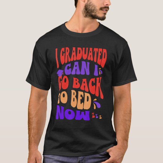 卒業したら今卒業したらベッドに戻れる Tシャツ (正面)