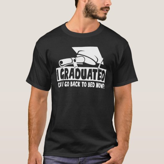卒業したら今卒業したらベッドに戻れる Tシャツ (正面)