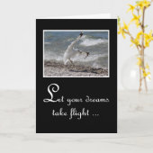 卒業のお祝い-飛行を取っているカモメ カード (黄色い花)