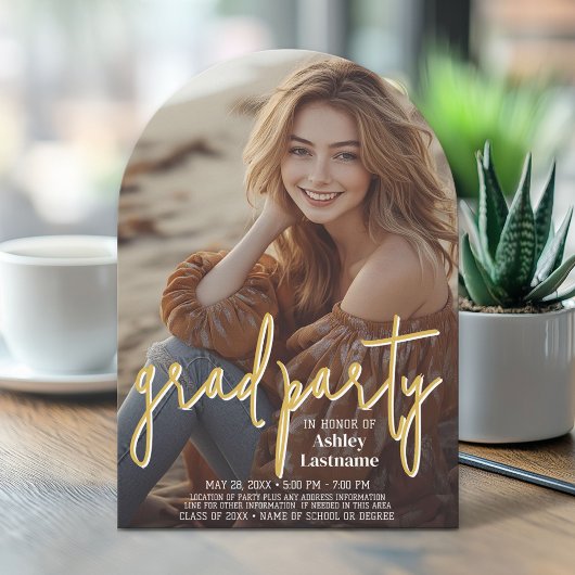 卒業の垂直方向の写真 – Gradパーティースクリプト金ゴールド 招待状
