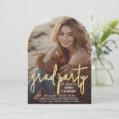 卒業の垂直方向の写真 – Gradパーティースクリプト金ゴールド 招待状 (スタンド正面)
