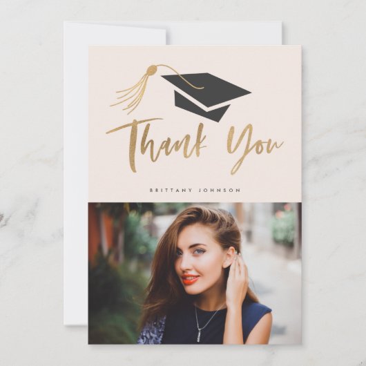 卒業の帽子およびふさの金ゴールドホイルの写真の赤面 案内状 (正面)