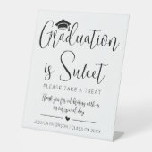 卒業は甘いミニマル白黒スクリプト 台座サイン (正面)