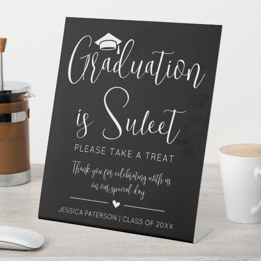 卒業は甘いミニマル白黒スクリプト 台座サイン (インサイチュ)