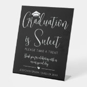 卒業は甘いミニマル白黒スクリプト 台座サイン (正面)