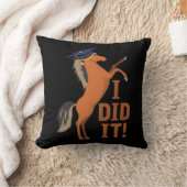 卒業キャップを卒業して馬をやった クッション (ブランケット)