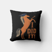 卒業キャップを卒業して馬をやった クッション (正面)