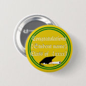 卒業キャップ傾斜スクールカラー緑と金ゴールド 缶バッジ (正面&裏面)