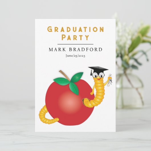 卒業キャップ卒業証書を有する卒業ブックワーム 招待状 (スタンド正面)