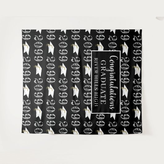 卒業クラス年おめでとうフォトオプブラック タペストリー (正面(横))