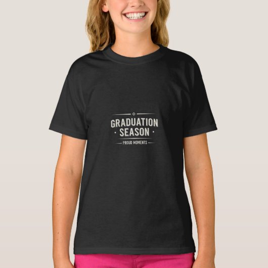 卒業シーズンの誇り高き卒業生 Tシャツ (正面)