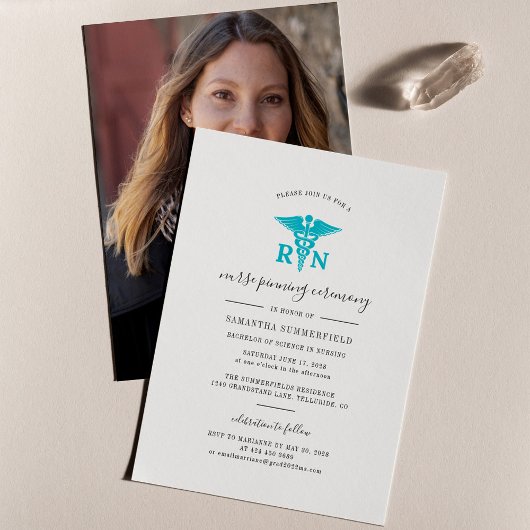 卒業ナースピン留め式2025写真 招待状