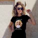 卒業パーソナライズされたtシャツ2014白と黒 tシャツ<br><div class="desc">卒業Tシャツ卒業アパレルClass of [year]シャツ卒業ギフト卒業カスタムTシャツ卒業Tシャツ高校卒業Tシャツ卒業Tシャツ卒業パーティー衣装SeniorシャツおめでとうTシャツ卒業式の服装Graduation cap and gown shirt卒業式アパレル卒業Tシャツ卒業の服装</div>