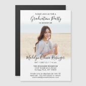 卒業パーティシンプルの写真と白黒スクリプト マグネット招待状 (正面/裏面)