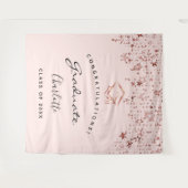 卒業パーティーのブラッシュローズゴールドの卒業生 タペストリー (正面(横))