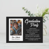 卒業パーティーの招待状 黒 シンプル フォト 招待状 (スタンド正面)