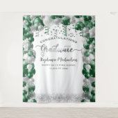 卒業パーティーホワイトグリーンバルーンストリーマー タペストリー (正面)