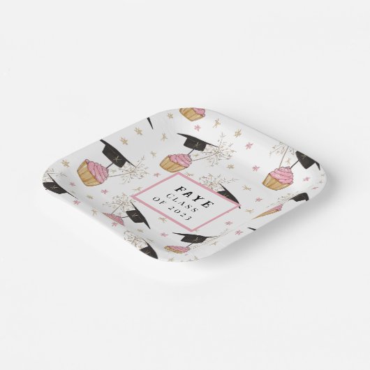 卒業ピンクカップケーキパーソナライズされた紙プレート ペーパープレート (傾斜あり)