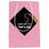 卒業ピンク中抱き枕 ミディアムペーパーバッグ (正面)