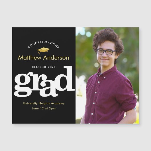 卒業フォトブラック金ゴールドはっきりしたタイポグラフィモダン マグネット招待状 (正面)