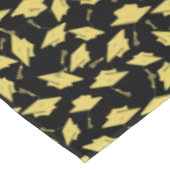 卒業ブラックキャップと金ゴールドキャップ テーブルクロス (アングル)