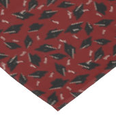 卒業マルーンと黒い帽子 テーブルクロス (アングル)