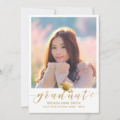 卒業モダン写真金ゴールドスクリプトキャップ(白) 案内状 (正面)