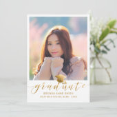 卒業モダン写真金ゴールドスクリプトキャップ(白) 案内状 (スタンド正面)