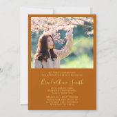 卒業モダン2フォト金ゴールドスクリプトキャップオレンジ 案内状 (裏面)