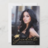 卒業モダン4枚の写真スクリプトキャップブラック金ゴールド 案内状 (正面)