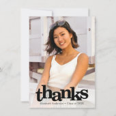 卒業写真はっきりしたモダンシンプルタイポグラフィ サンキューカード (正面)