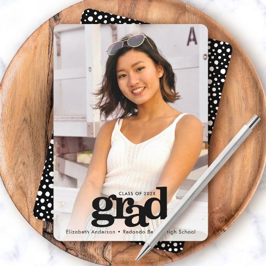 卒業写真はっきりしたモダンシンプルタイポグラフィ 案内状