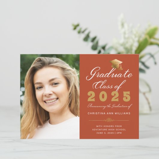 卒業写真オレンジ金ゴールドスクリプトクラス2024 案内状 (スタンド正面)