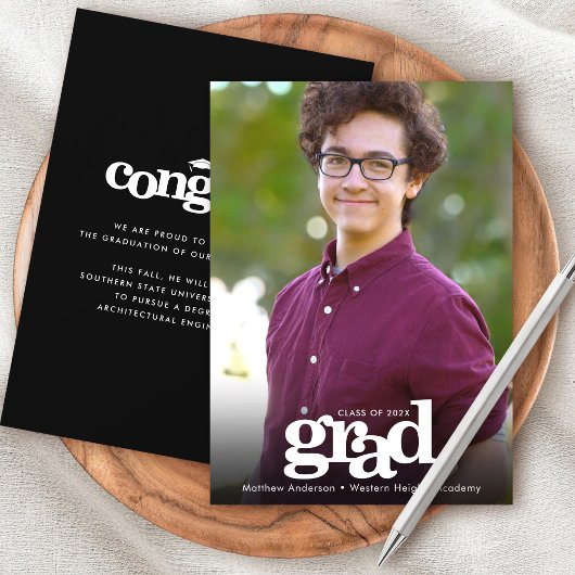 卒業写真シンプルモダンはっきりしたタイポグラフィ 案内状