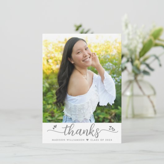 卒業写真スモダンクリプトエレガントハート白 サンキューカード (スタンド正面)
