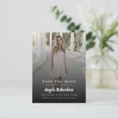 卒業写真タイポグラフィモダン日付の保存 インビテーションポストカード (スタンド正面)