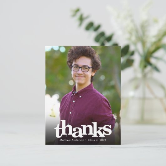 卒業写真モダンはっきりしたタイポグラフィ感謝していユー ポストカード (スタンド正面)