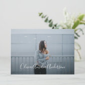 卒業写真モダンスクリプトタイポグラフィ青 招待状 (スタンド正面)