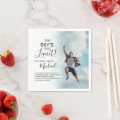 卒業式おもしろいファクト写真「The Skys The Limit!」 スタンダードカクテルナプキン (インサイチュ)