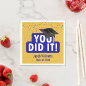 卒業式のサインと帽子の紙吹雪 スタンダードカクテルナプキン (インサイチュ)