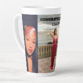 卒業式の個人化ポスター カフェラテマグ (左アングル)