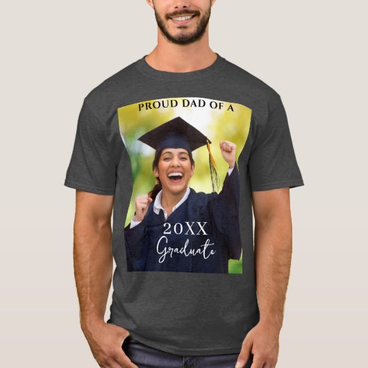 卒業式の写真にぴったりな誇らしいパパのTシャツ Tシャツ (正面)