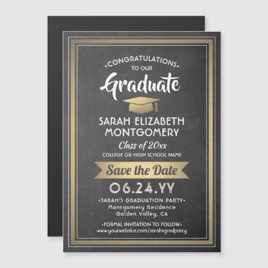 卒業式の日付を保存Chalkboardブラックと金ゴールド マグネット招待状 (正面/裏面)