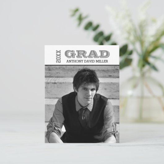 卒業式の白黒 – 卒業発表はがき インビテーションポストカード (スタンド正面)