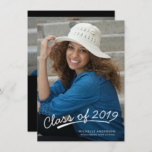 卒業式カジュアルの白いスクリプト写真の発表 案内状 (正面/裏面)