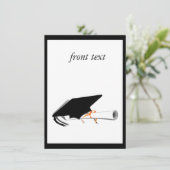 卒業式キャップ傾斜とディプロマ空白のオン 招待状 (スタンド正面)